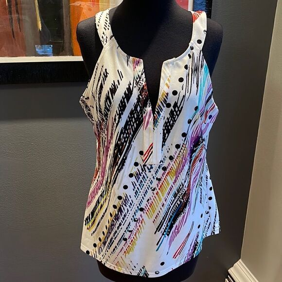 Essentials by Milano Tops - Essentials by Milano white graphic print split neckline halter top. Medium.